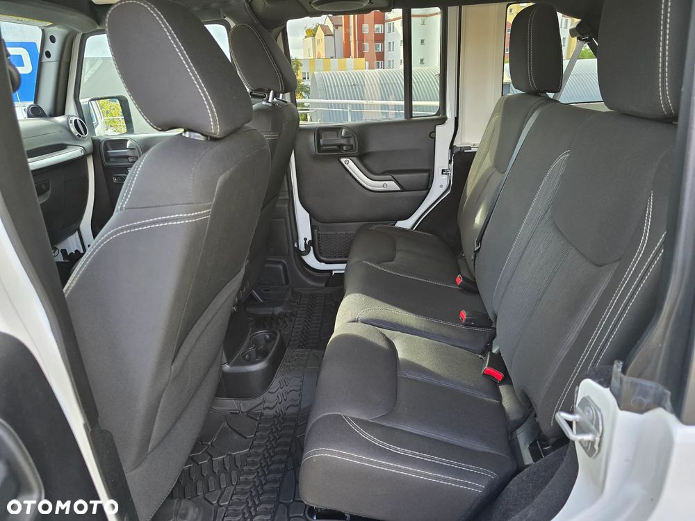 Jeep Wrangler 3.6 Unlim Sahara - 17