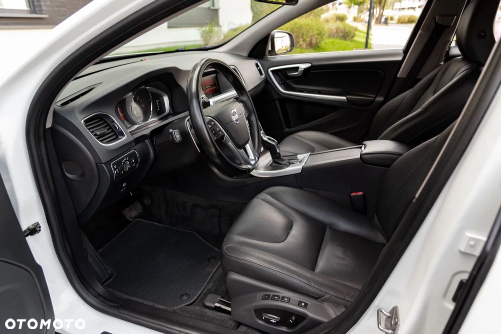 Volvo V60 D4 AWD R-Design Summum - 18