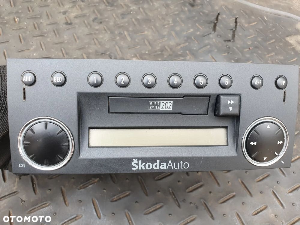 SKODA FABIA I RADIO FABRYCZNE RADIOODTWARZACZ NA KASETY 6Y0035152A - 2