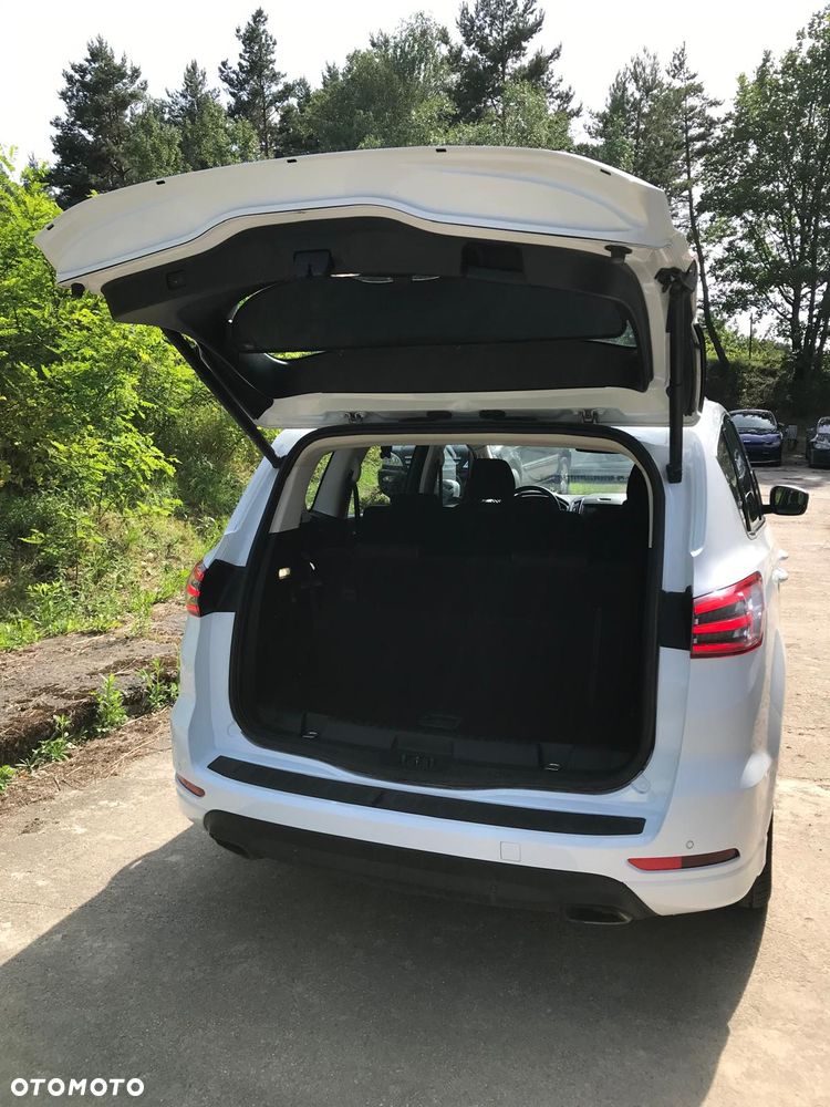 Ford S-Max - 11