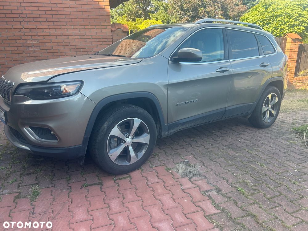 Jeep Cherokee - 4