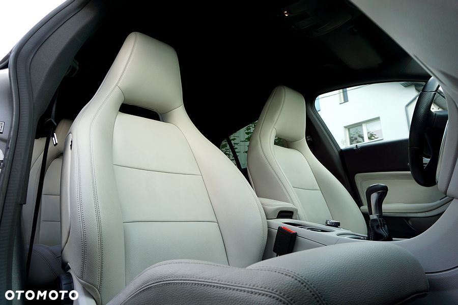 Mercedes-Benz CLA 180 Peak Edition - 33