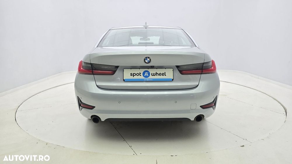 BMW Seria 3 330d xDrive AT - 7
