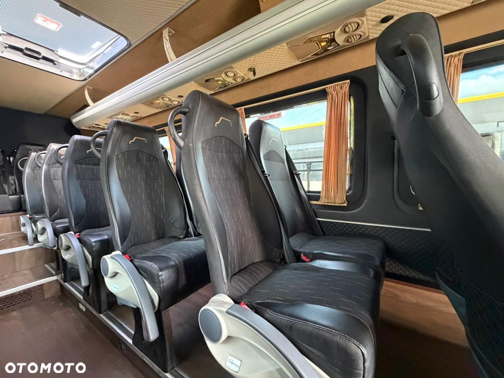 Mercedes-Benz Sprinter 519 - 12
