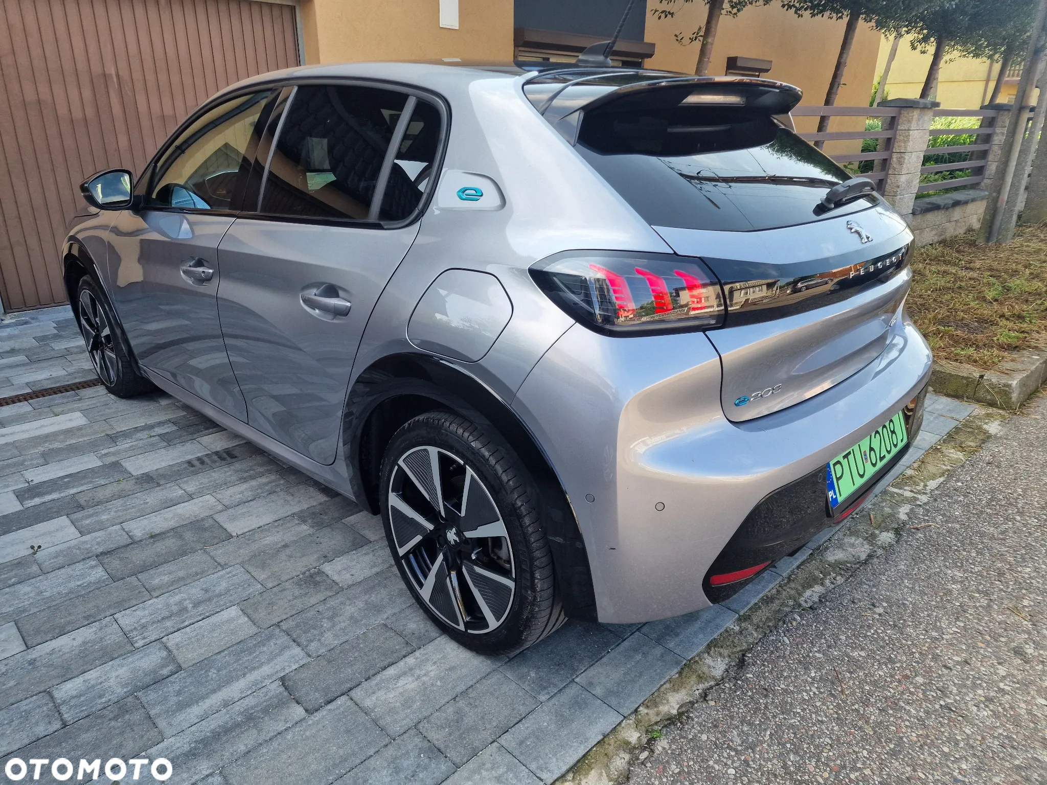 Peugeot 208 e-208 GT - 14