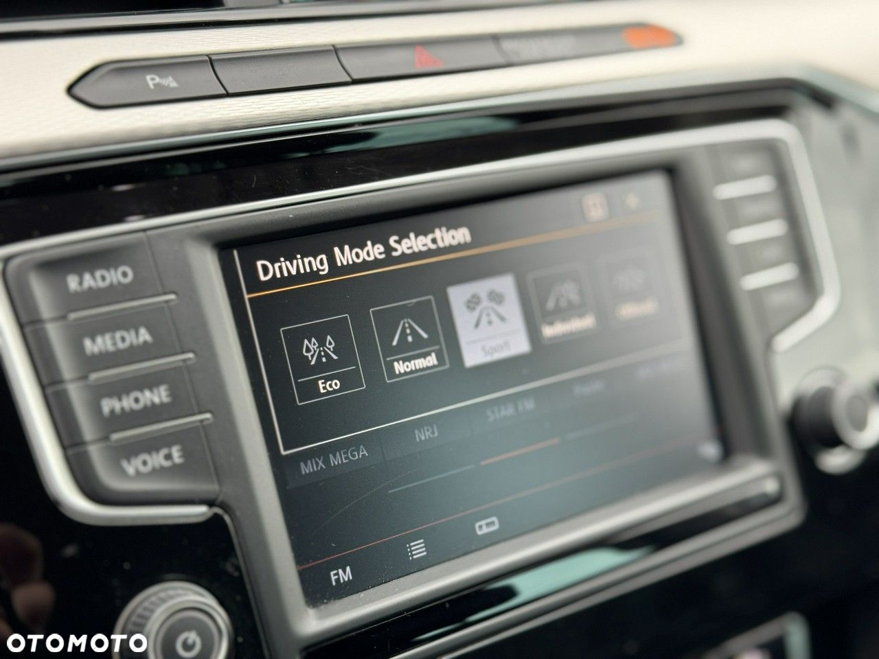 Volkswagen Passat Variant 2.0 TDI SCR DSG 4Motion Alltrack - 30