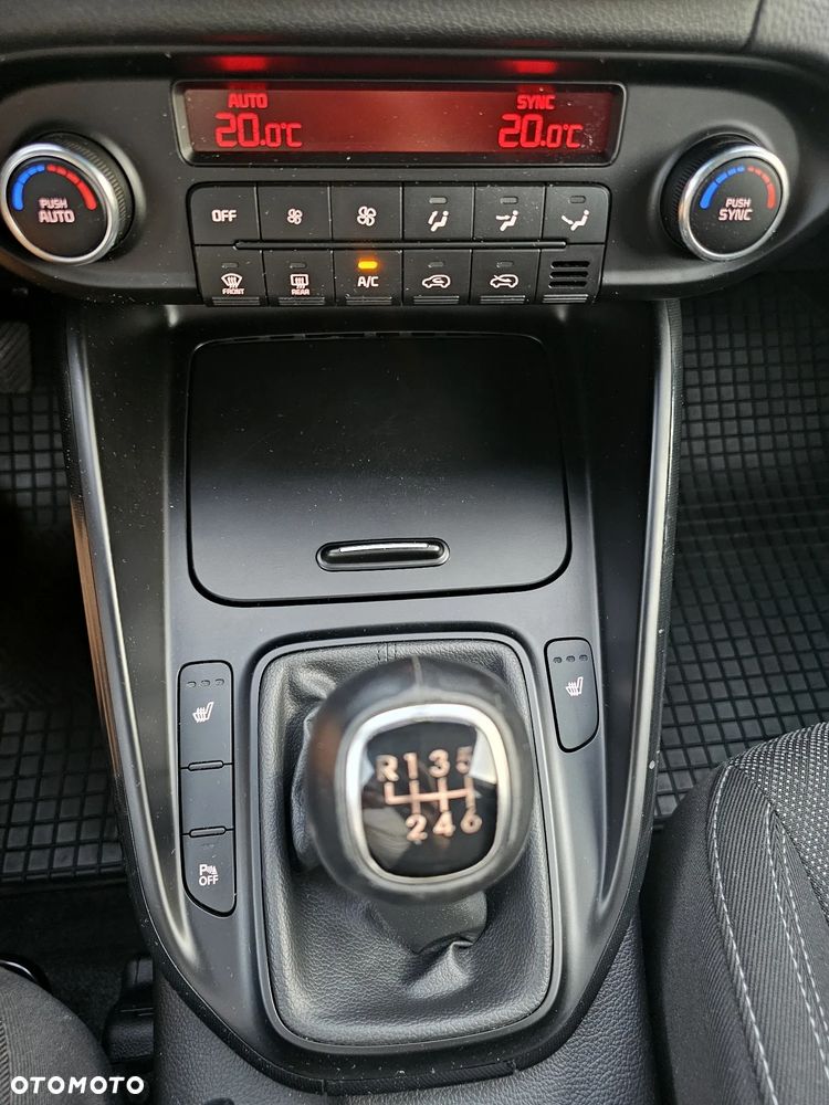 Kia Carens 1.6 GDI L - 25