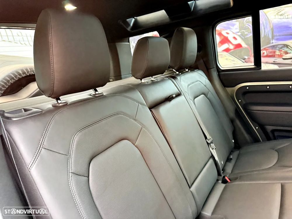 Land Rover Defender 2.0 P300e 110 AWD X-Dynamic HSE - 31