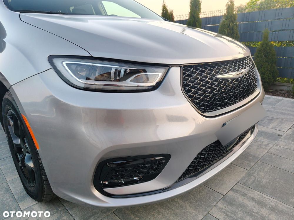 Chrysler Pacifica - 28