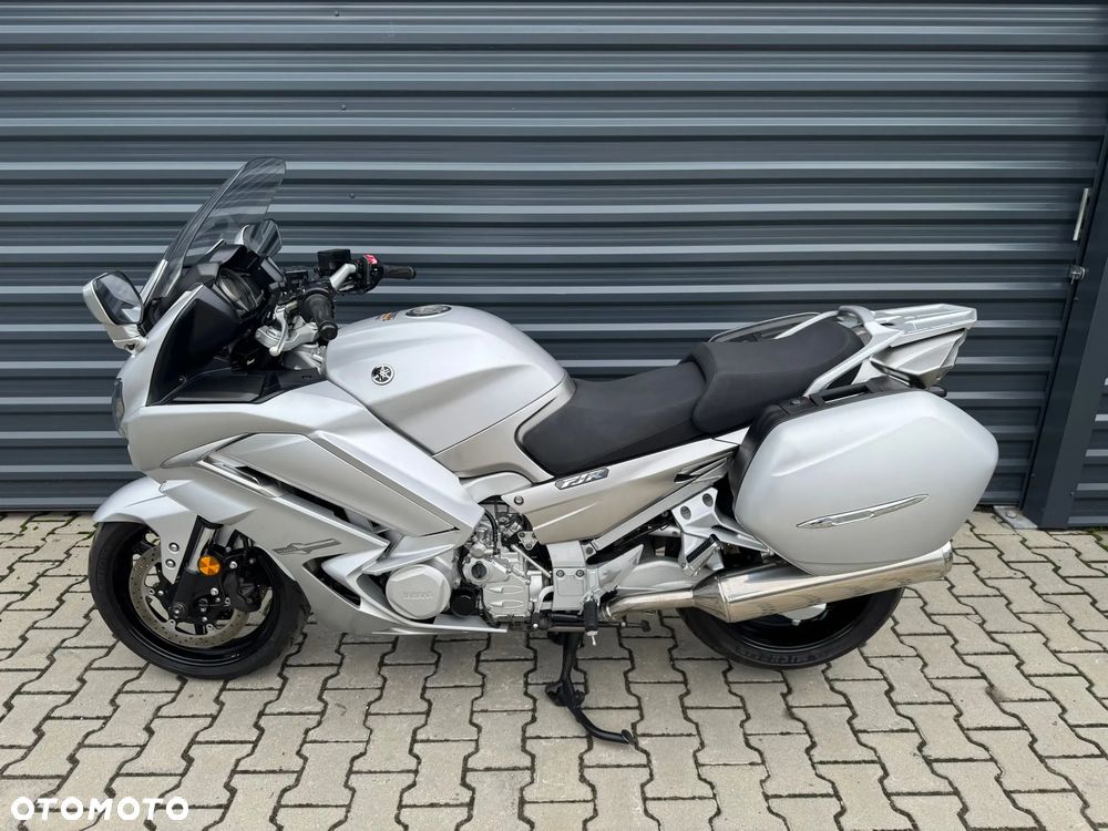Yamaha FJR - 4