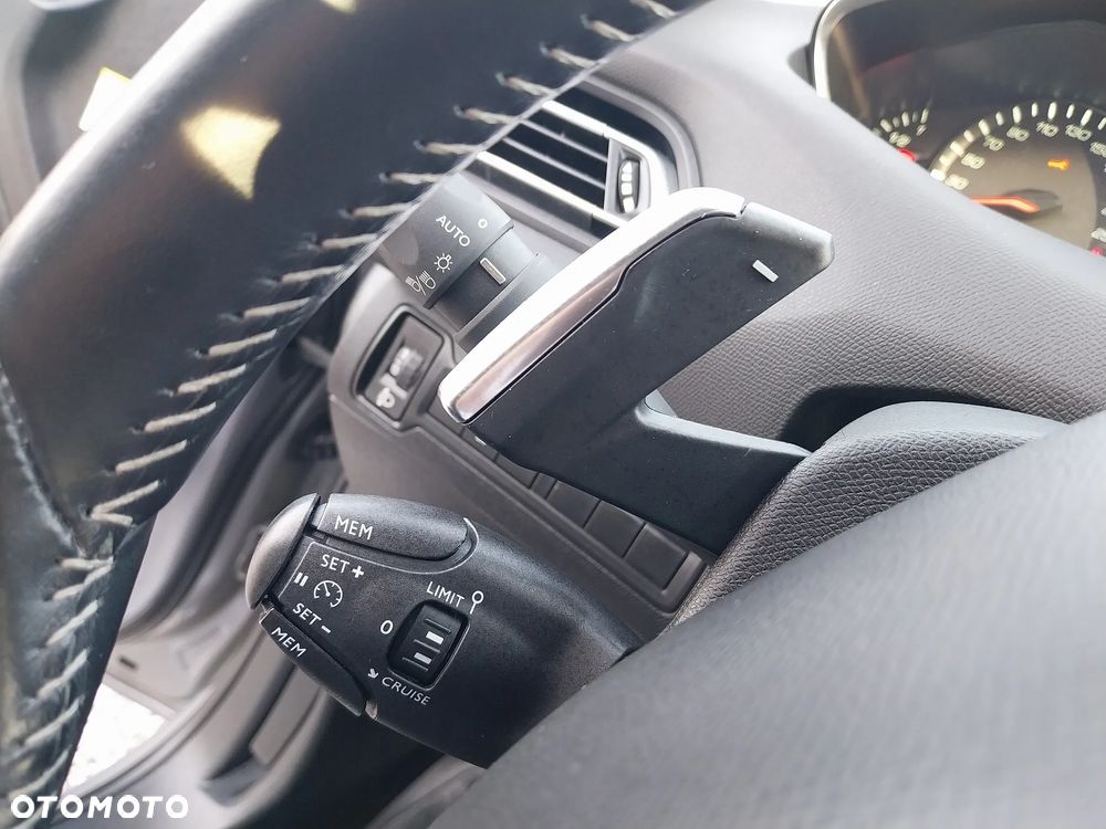 Peugeot 308 1.2 PureTech GPF Active Pack Business S&S EAT8 - 31