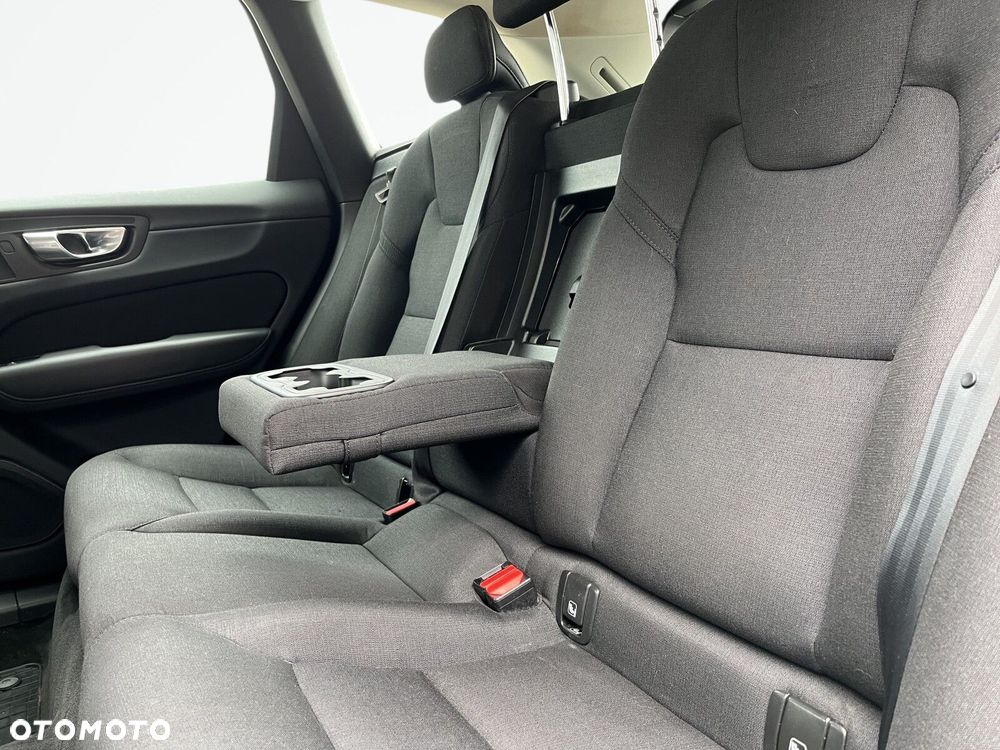 Volvo XC 60 B4 B Momentum - 15