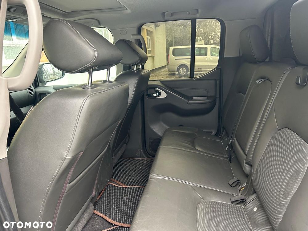Nissan Navara 3.0 D V6 - 11