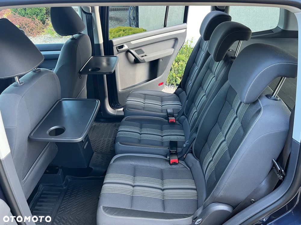 Volkswagen Touran - 28