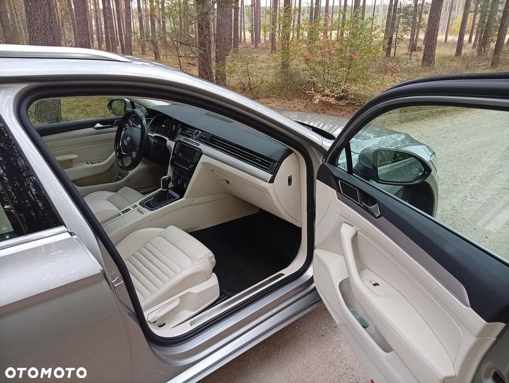 Volkswagen Passat - 4