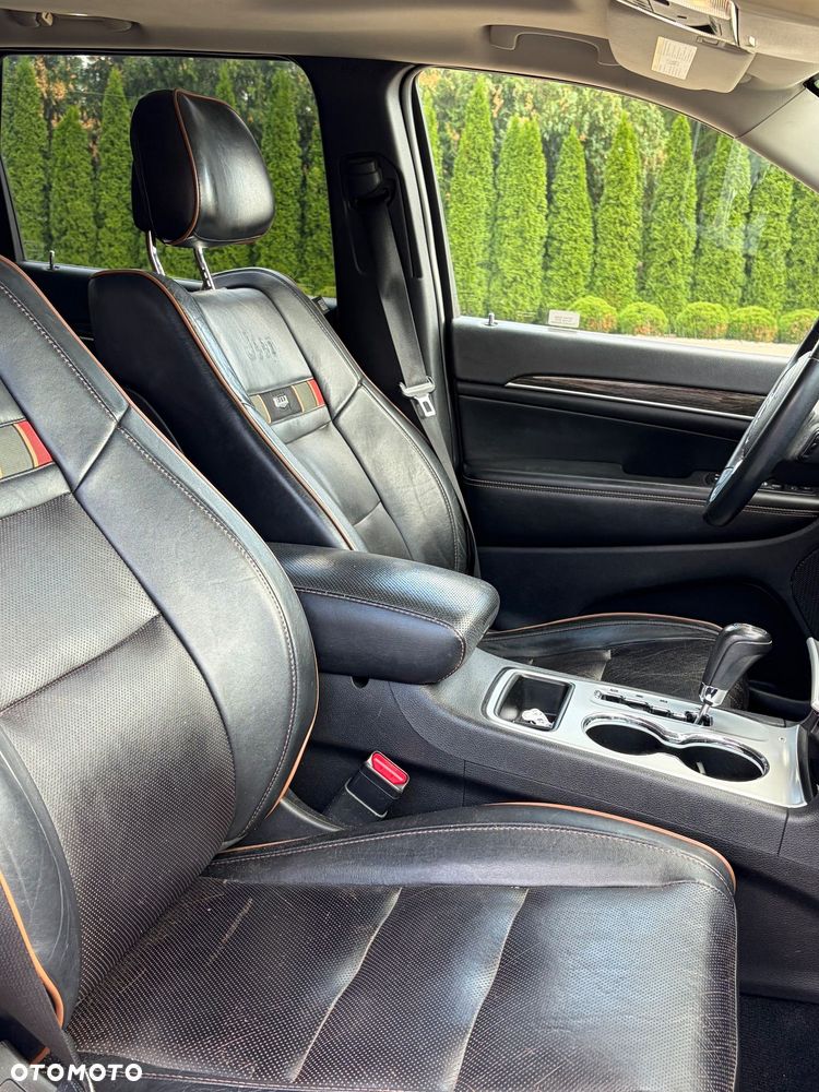 Jeep Grand Cherokee - 24
