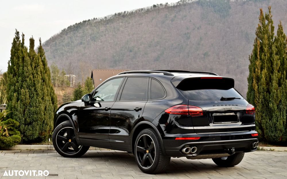 Porsche Cayenne 4.2 L S - 6