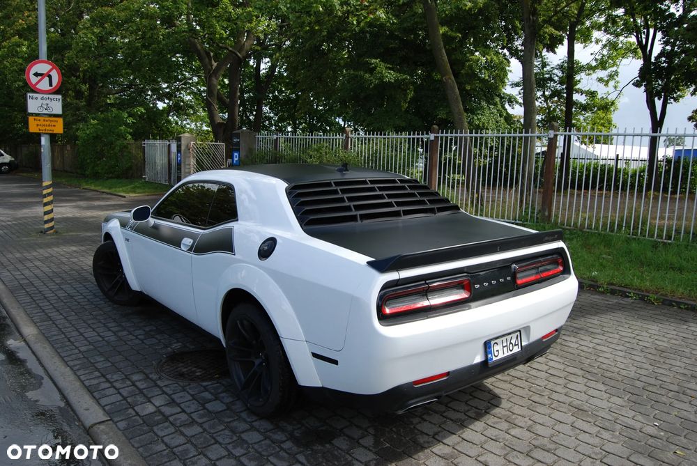 Dodge Challenger - 3