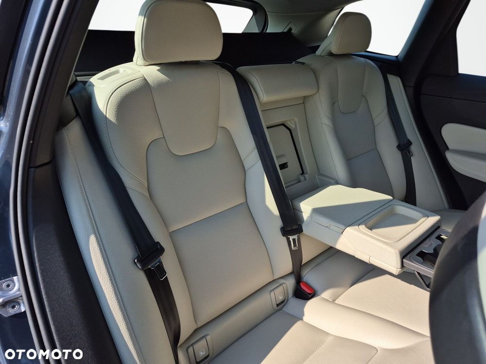 Volvo XC 60 D4 Momentum Pro - 21