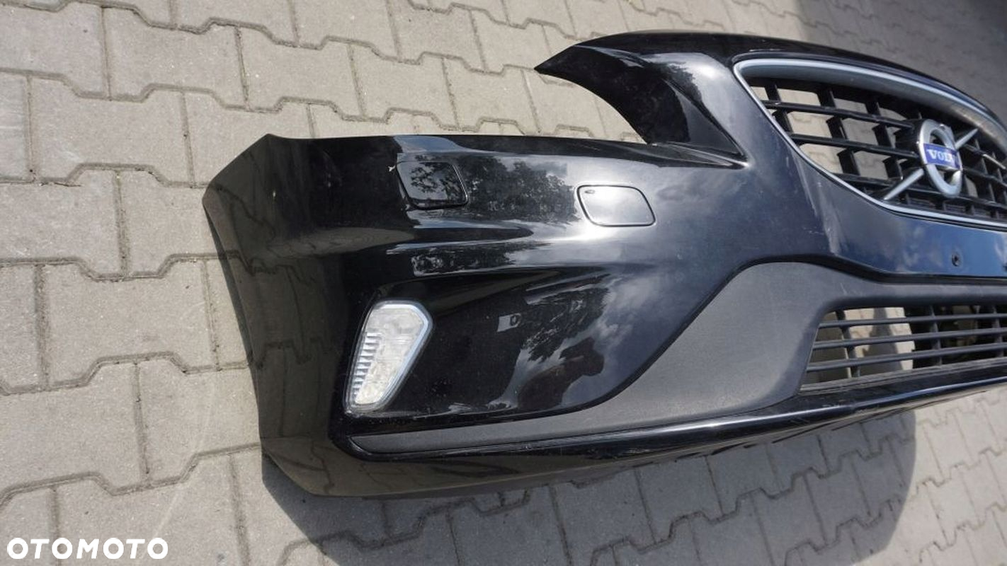 VOLVO V40 R DESIGN - KOMPLETNY ZDERZAK PRZÓD - KOLOR 717 - 4
