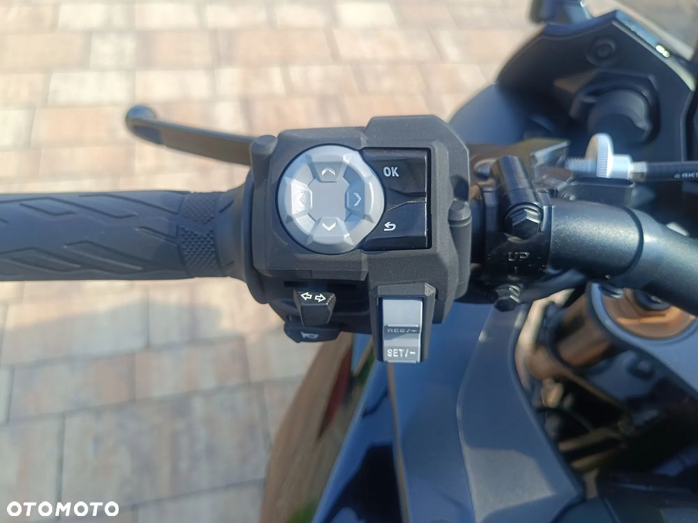 Suzuki GSX 1000 - 30