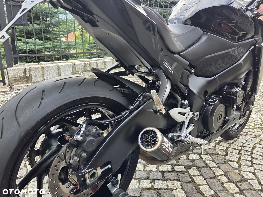 Suzuki GSX - 33