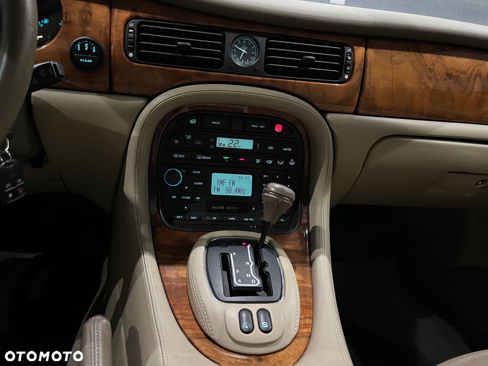 Jaguar XJ 3.2 Executive - 14