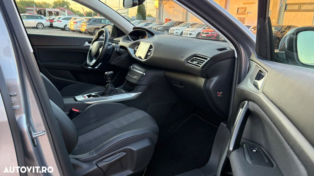 Peugeot 308 - 25