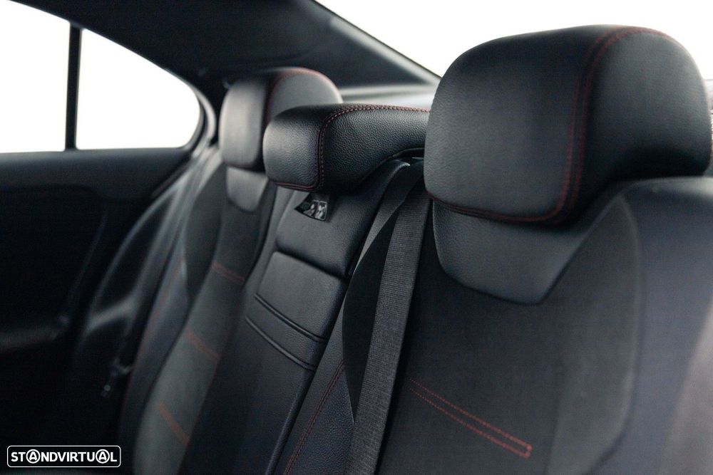 Mercedes-Benz A 250 Limousine e AMG Line - 21