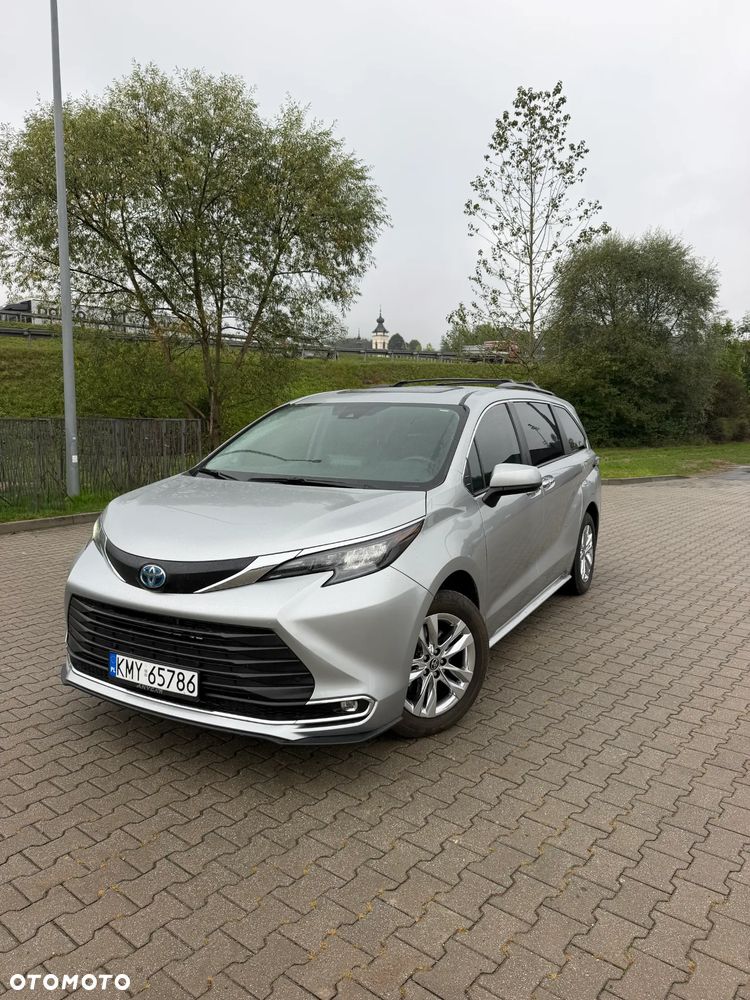 Toyota Sienna - 1