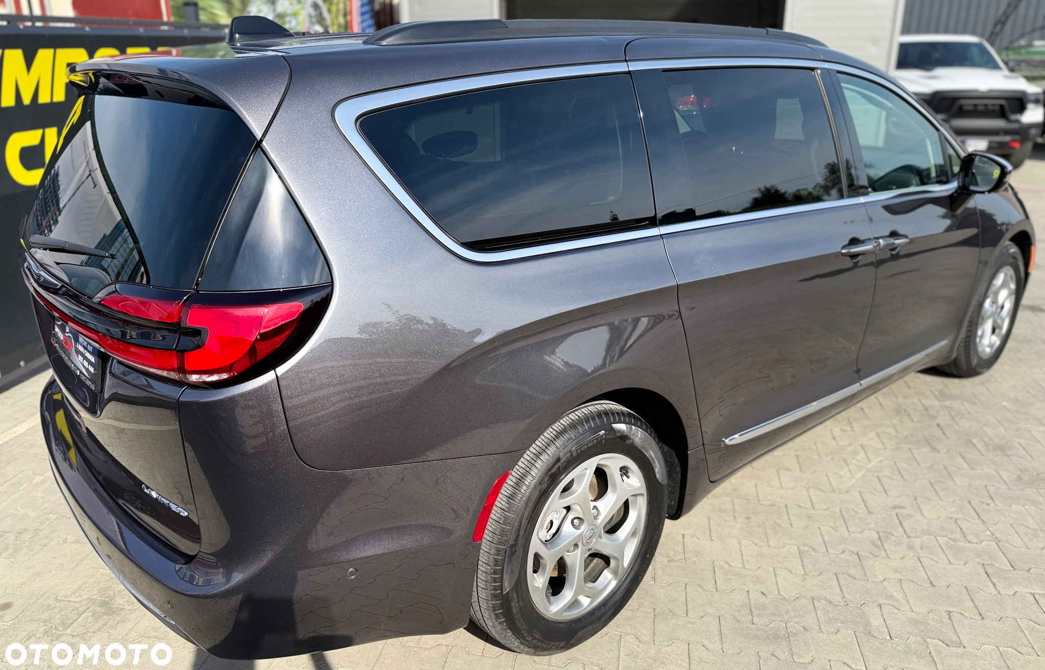 Chrysler Pacifica - 13