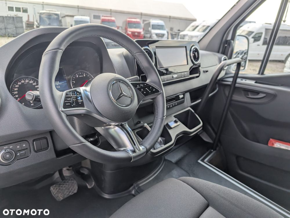 Mercedes-Benz Sprinter 519 - 18
