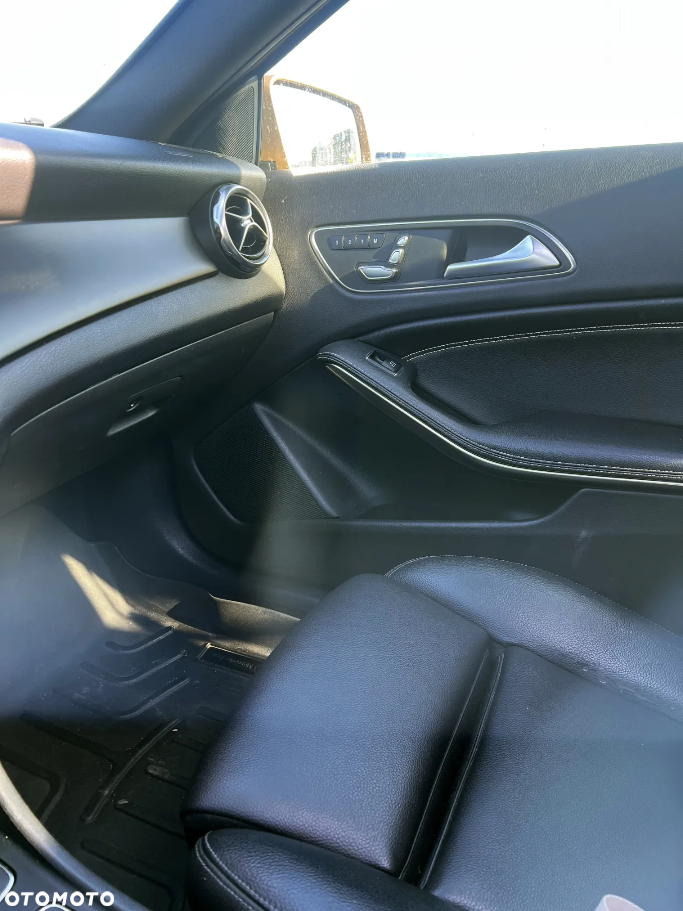 Mercedes-Benz GLA 250 4Matic 7G-DCT UrbanStyle Edition - 20
