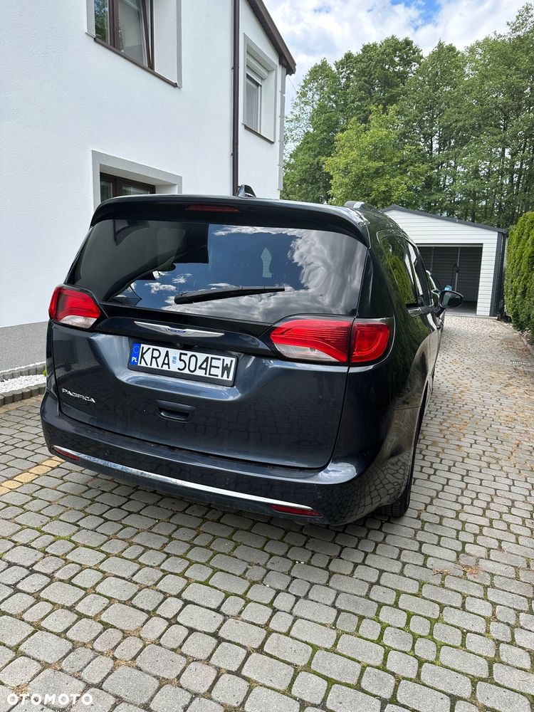 Chrysler Pacifica - 8