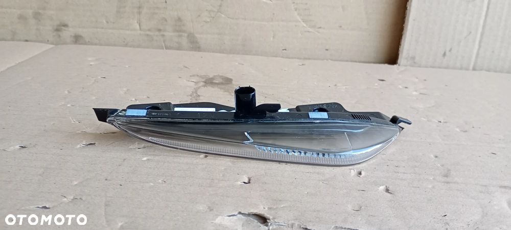 Kierunkowskaz kierunek prawy biały LED Fiat 500E II 20- 52140401 - 2