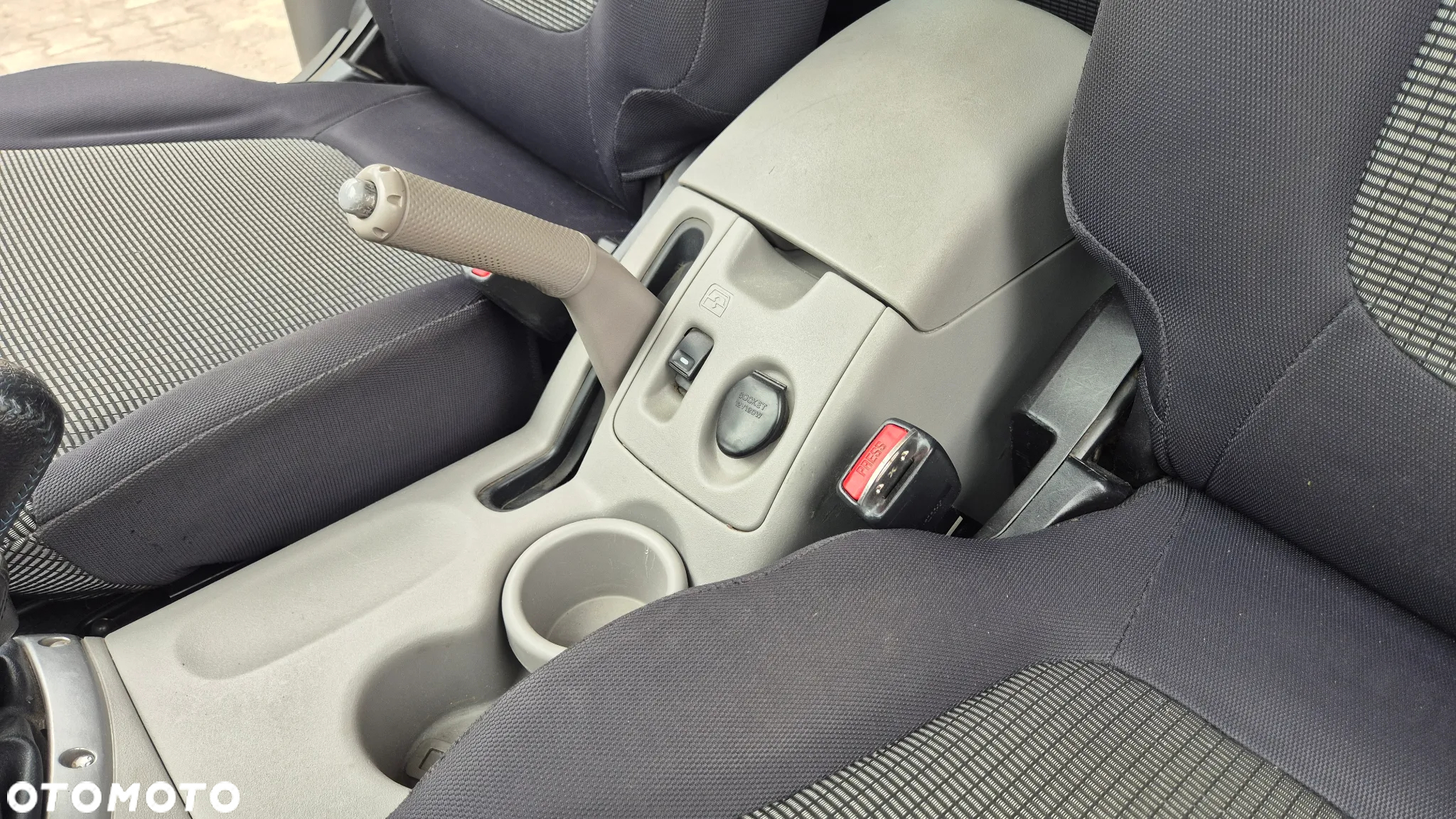 Mitsubishi L200 2.5 DID Intense - 29