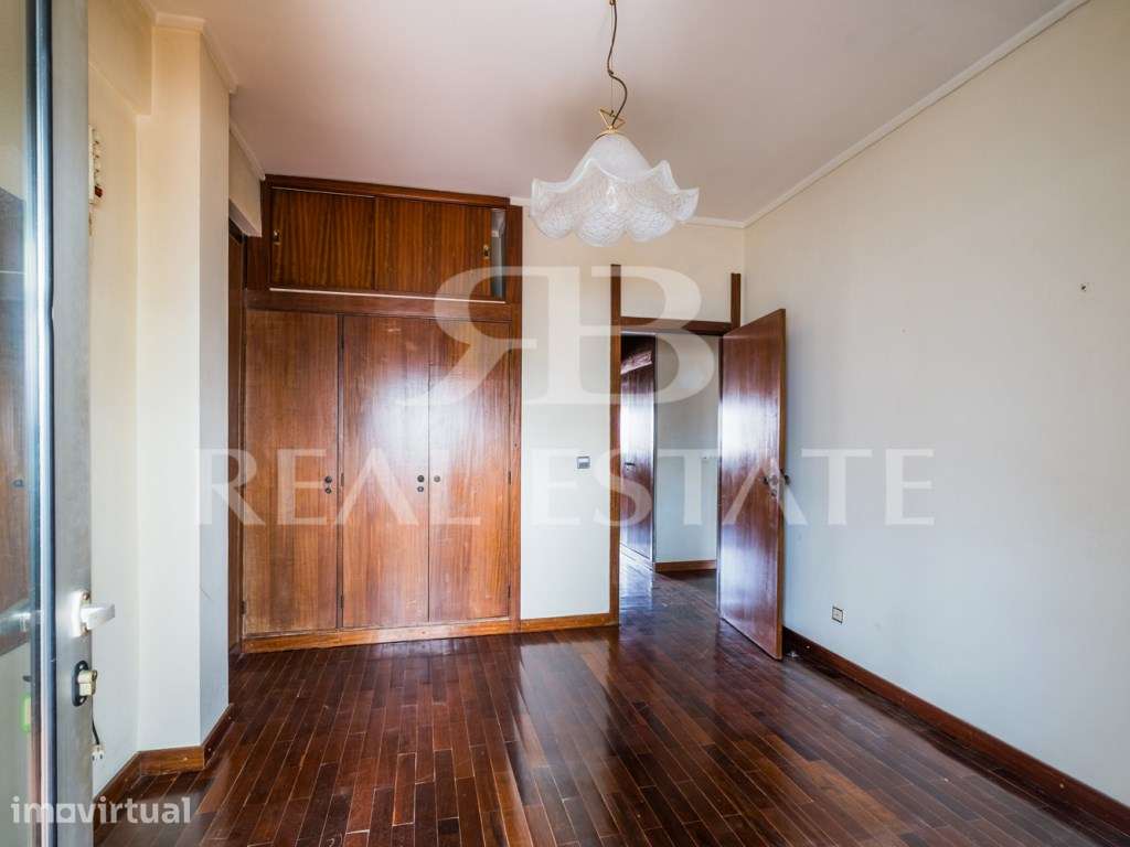 T2, para remodelação total | junto à Praça de Espanha | centro de L... - Grande imagem: 3/31