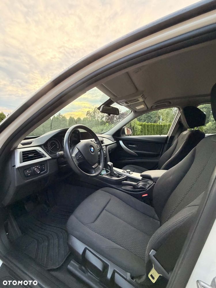 BMW Seria 3 320i - 8