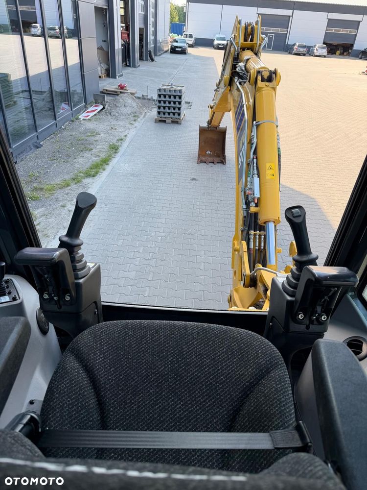 Komatsu WB97R - 13