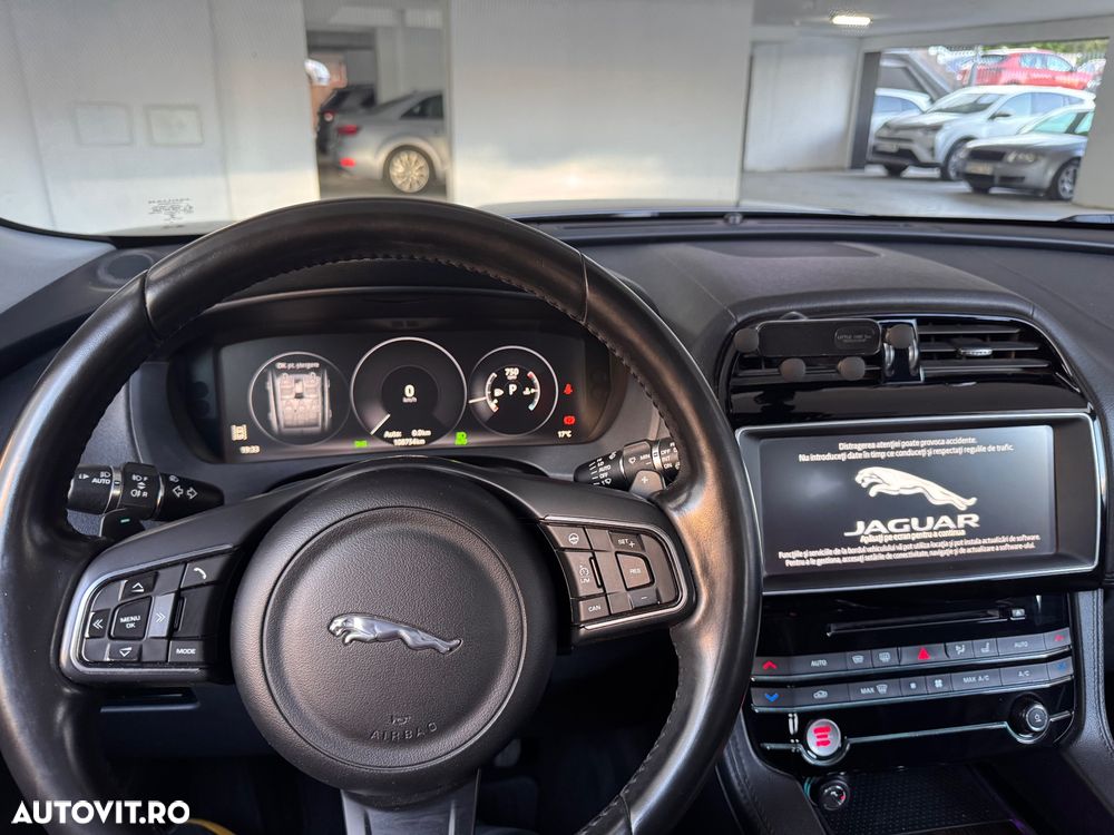 Jaguar F-Pace 20d AWD Prestige - 10