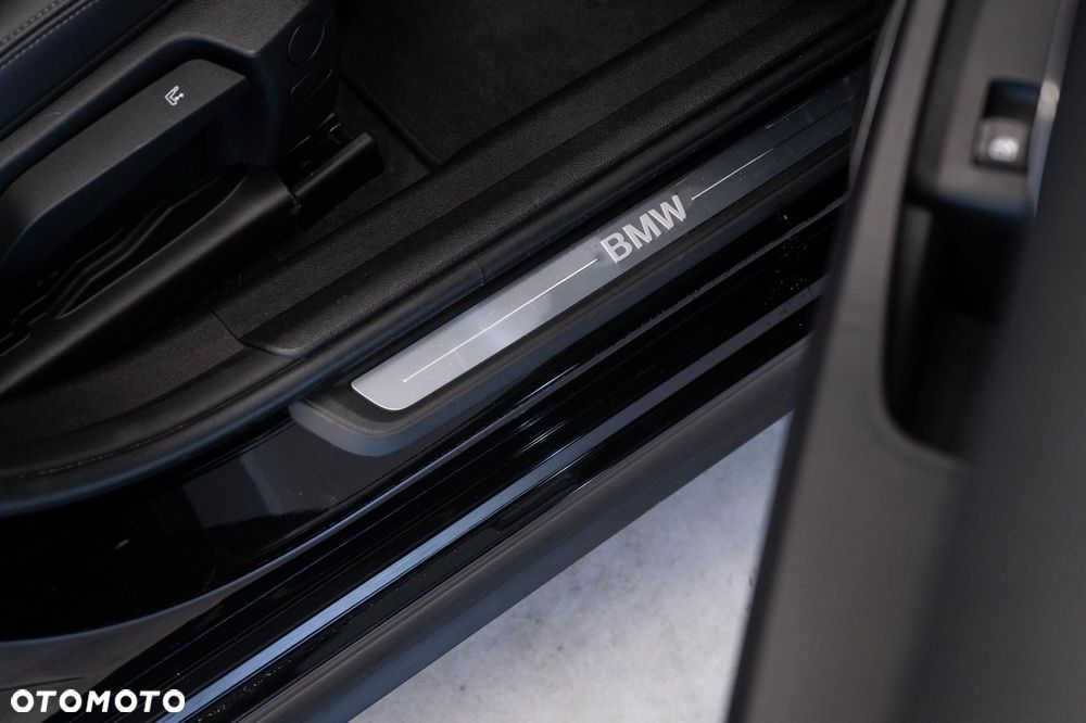 BMW Seria 3 320i Sport Line - 38