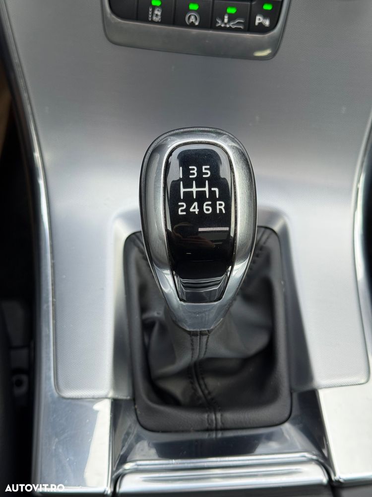 Volvo XC 60 D4 Momentum - 16