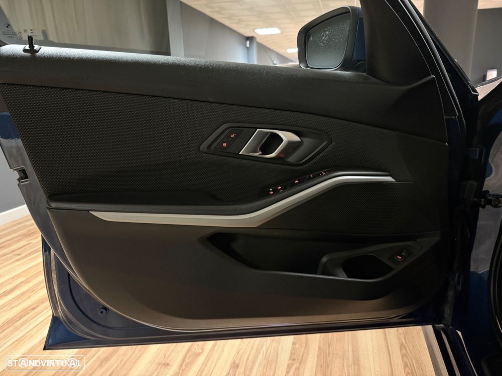 BMW 318 d Line Sport Auto - 30