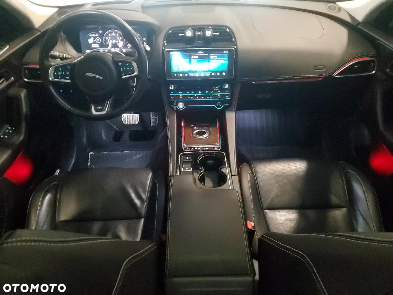 Jaguar F-Pace S AWD - 8