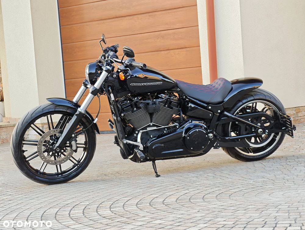 Harley-Davidson Softail Breakout - 12