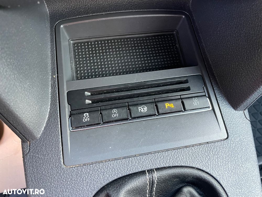 Volkswagen Touran - 28