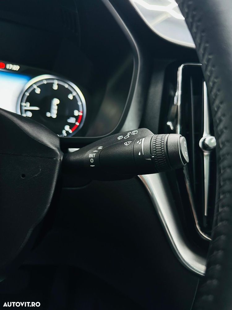 Volvo XC 60 D5 AWD Geartronic Inscription - 33