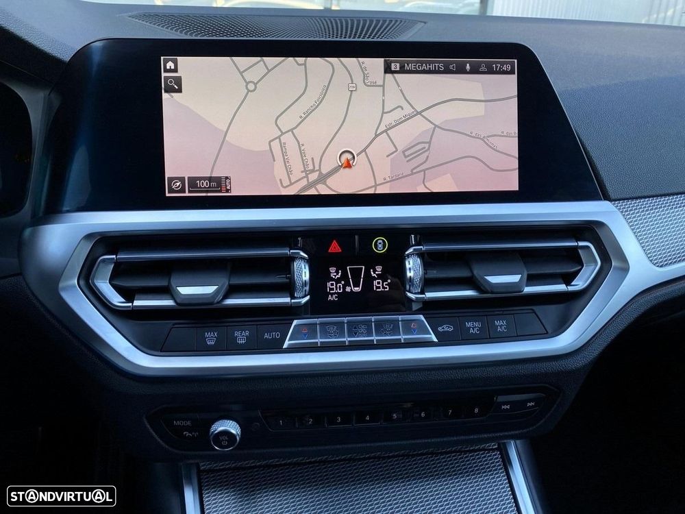 BMW 320 d Pack Desportivo M Auto - 13