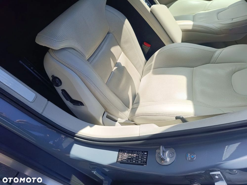 Volvo V60 Cross Country Plus B5 B AWD - 25