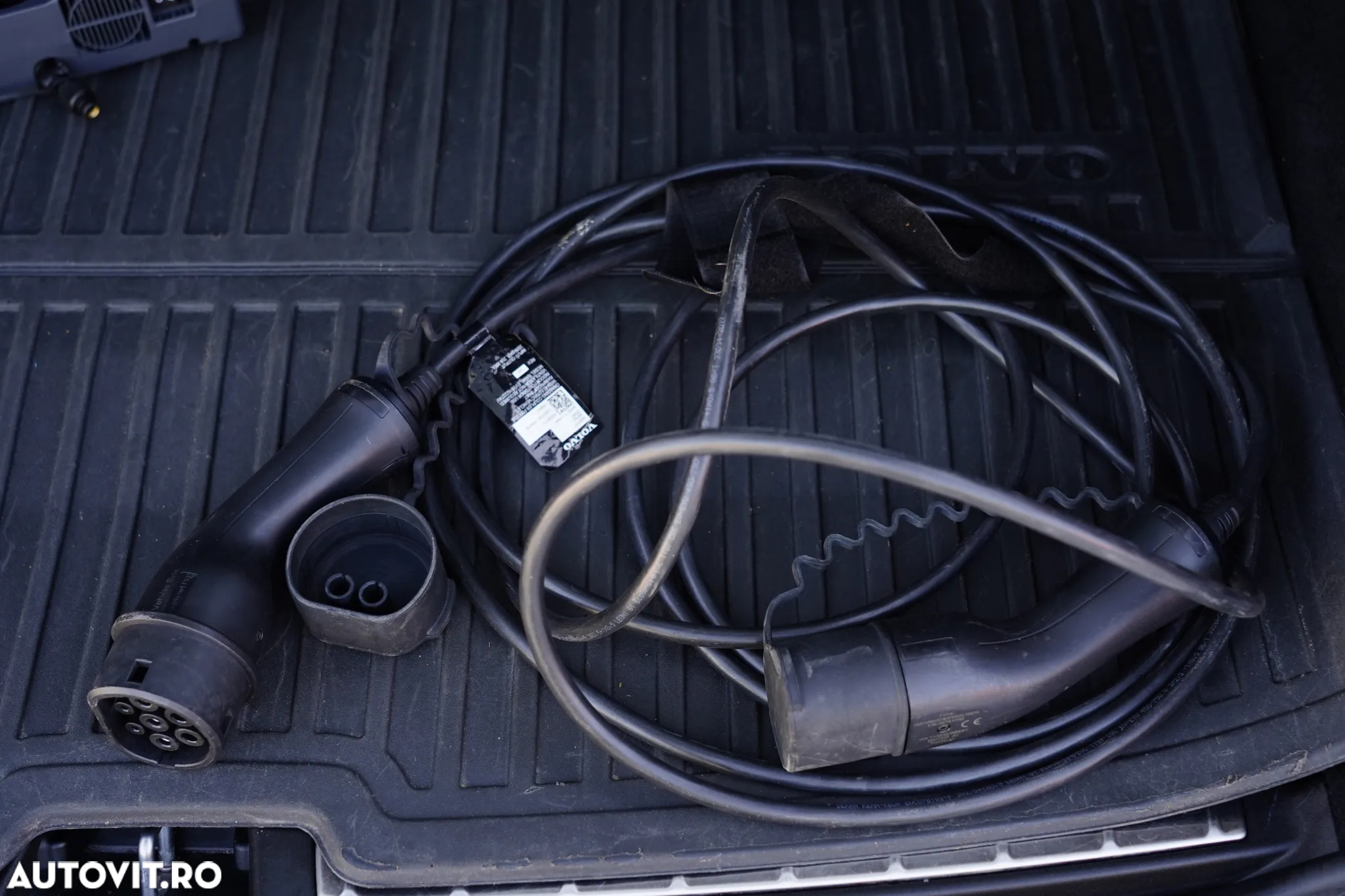 Volvo XC 60 T8 AWD Recharge Geartronic RDesign - 28